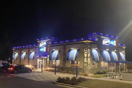 Full Service Commercial Holiday Lighting